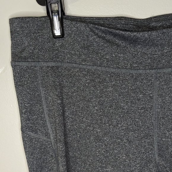 Aero Grey Capri Leggings XL EUC - Picture 2 of 6